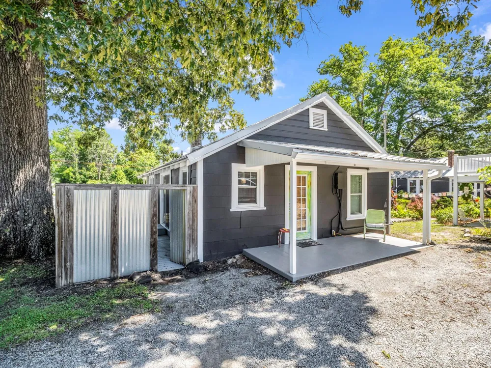 302 Davis Street Hendersonville, NC 28739