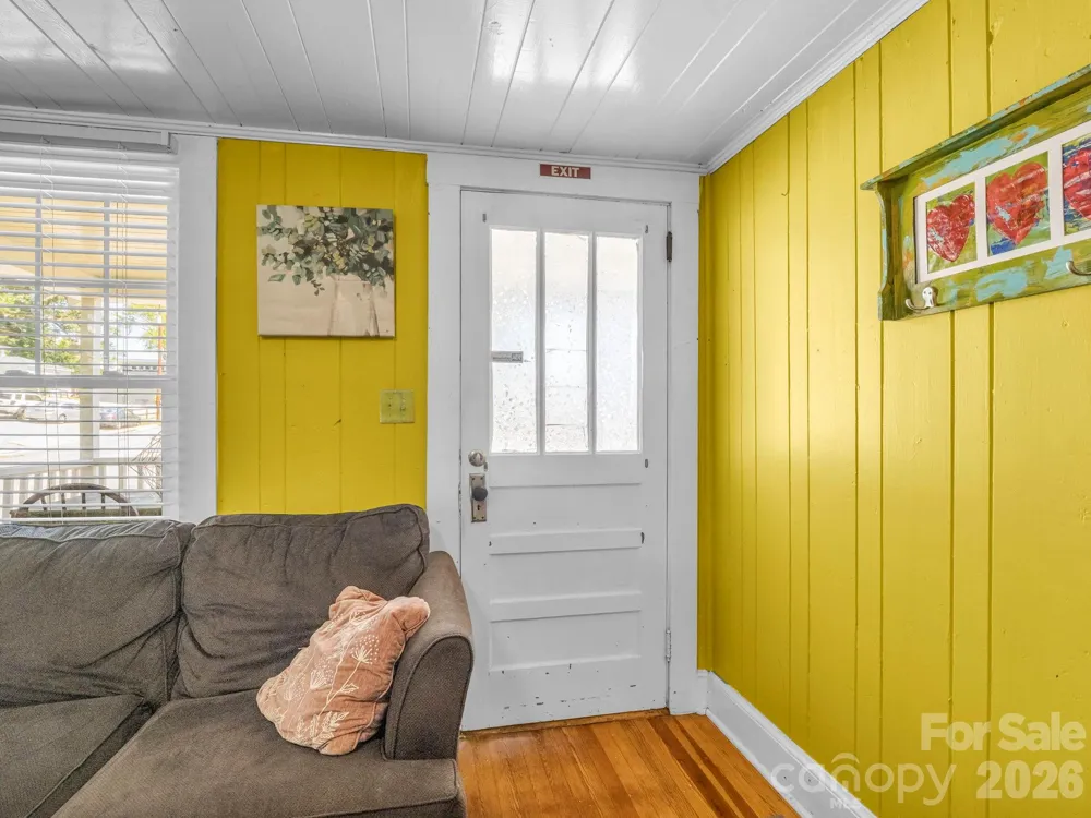 302 Davis Street Hendersonville, NC 28739
