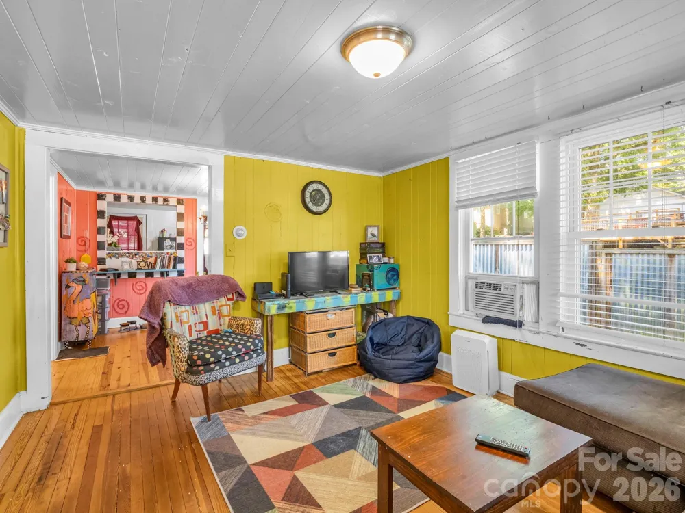 302 Davis Street Hendersonville, NC 28739