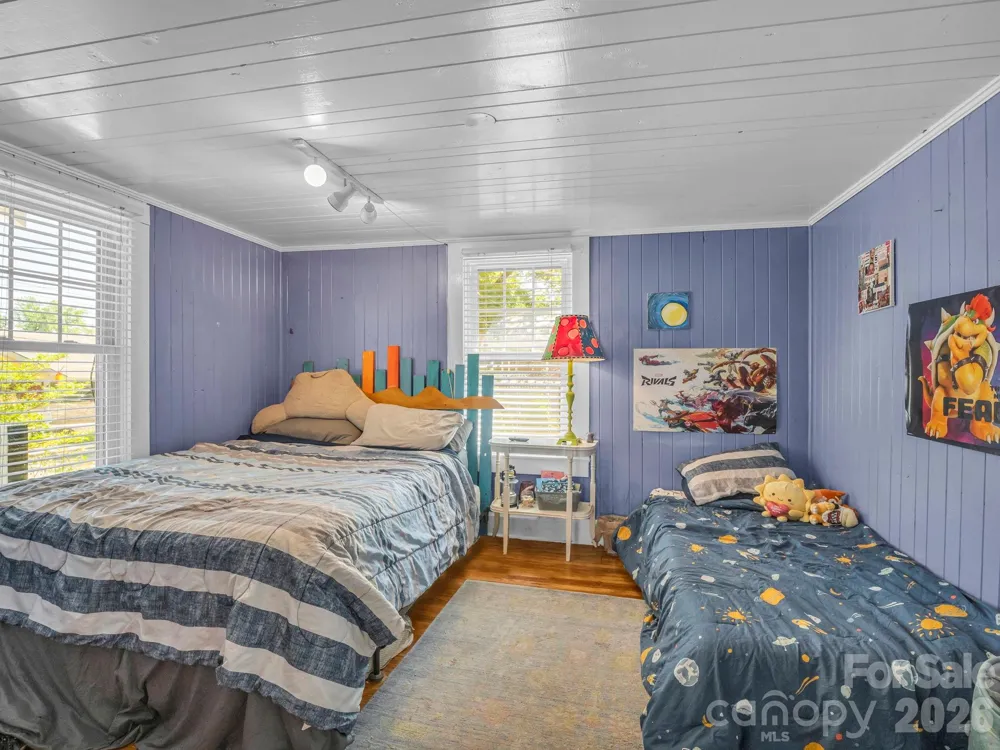 302 Davis Street Hendersonville, NC 28739