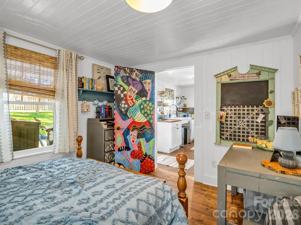 302 Davis Street Hendersonville, NC 28739