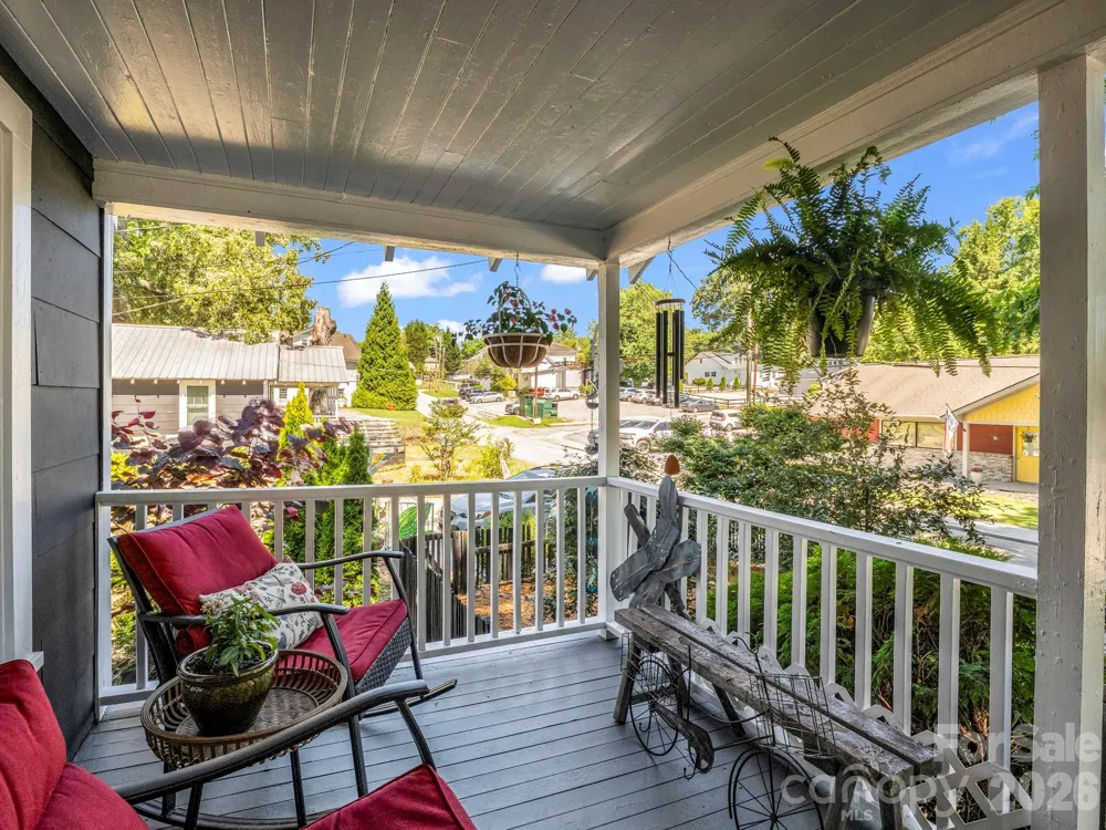 302 Davis Street Hendersonville, NC 28739