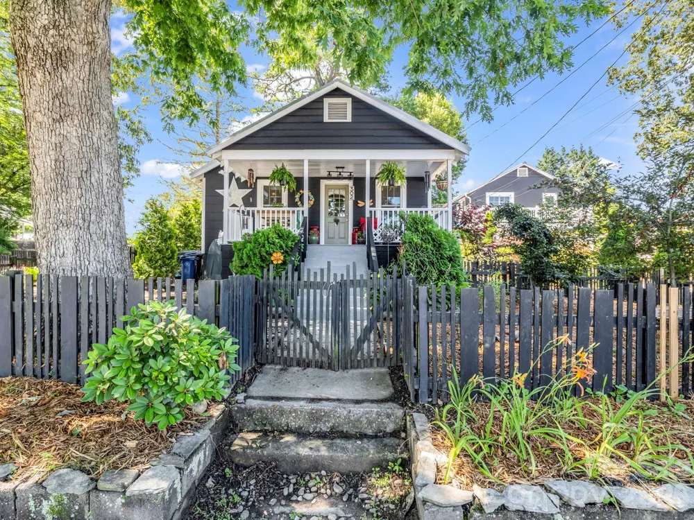302 Davis Street Hendersonville, NC 28739