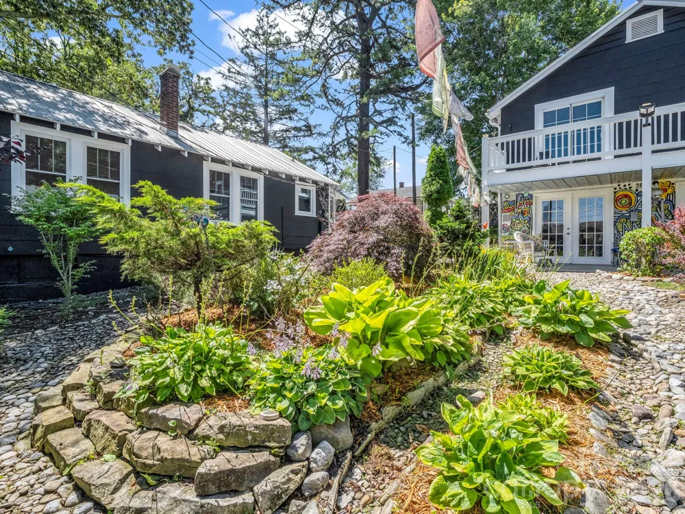 302 Davis Street Hendersonville, NC 28739