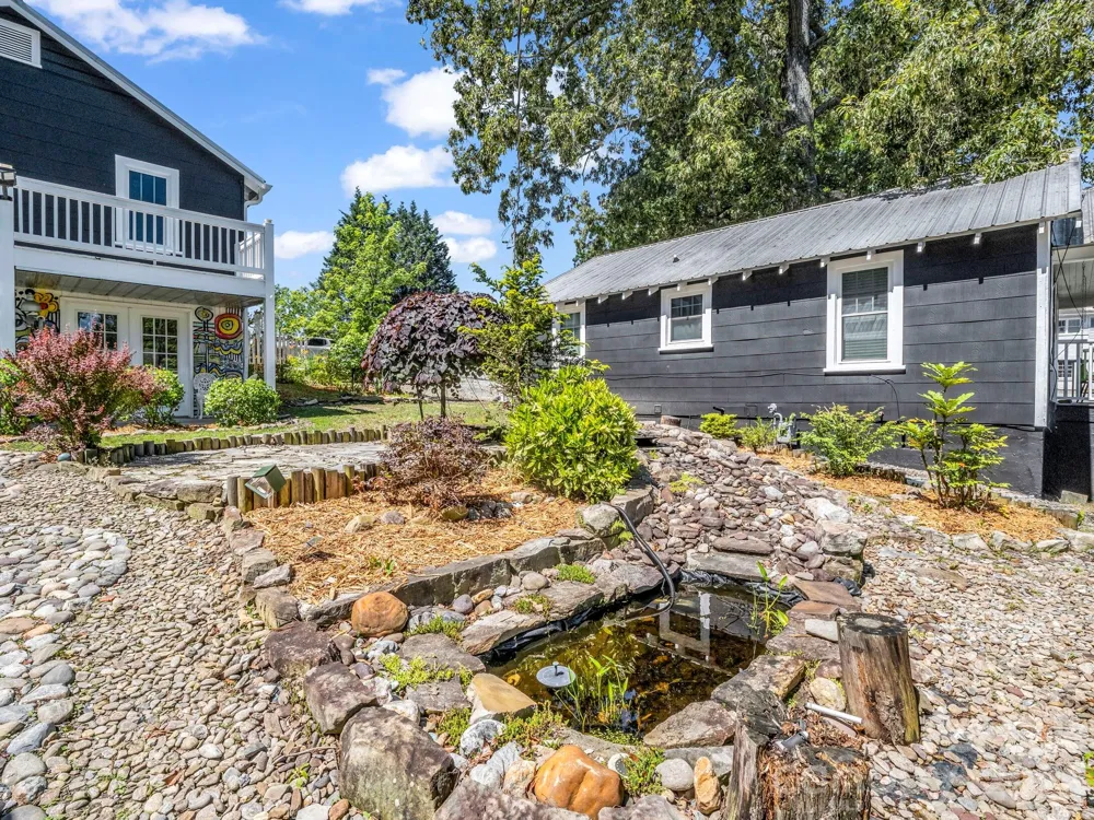 302 Davis Street Hendersonville, NC 28739