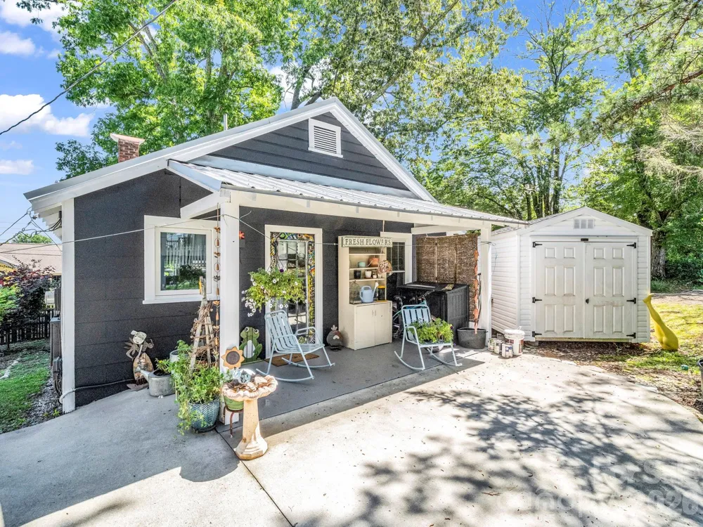 302 Davis Street Hendersonville, NC 28739