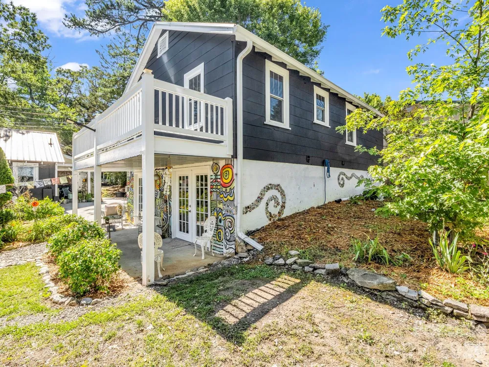 302 Davis Street Hendersonville, NC 28739