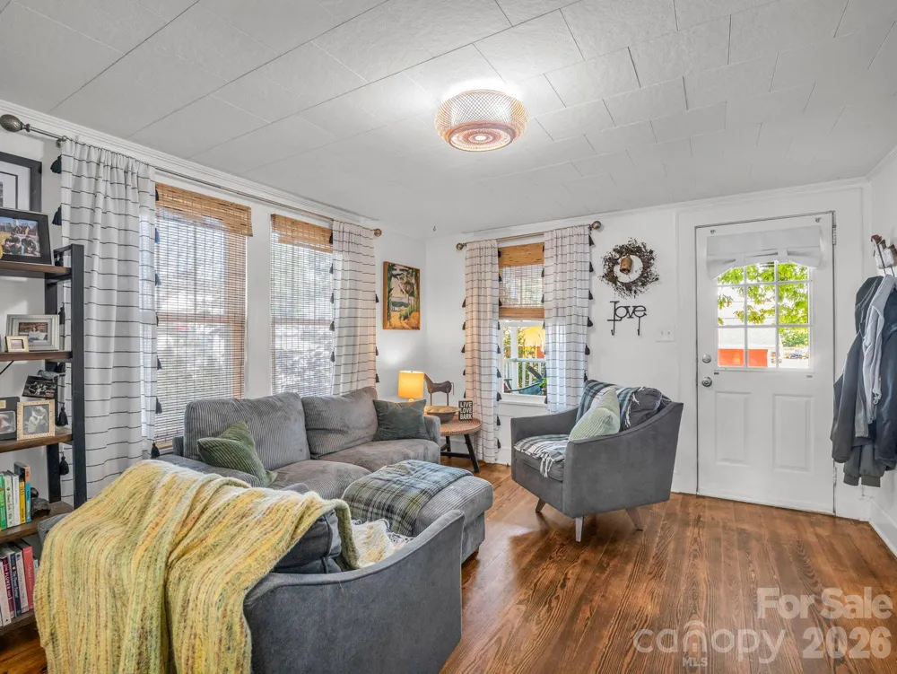 302 Davis Street Hendersonville, NC 28739