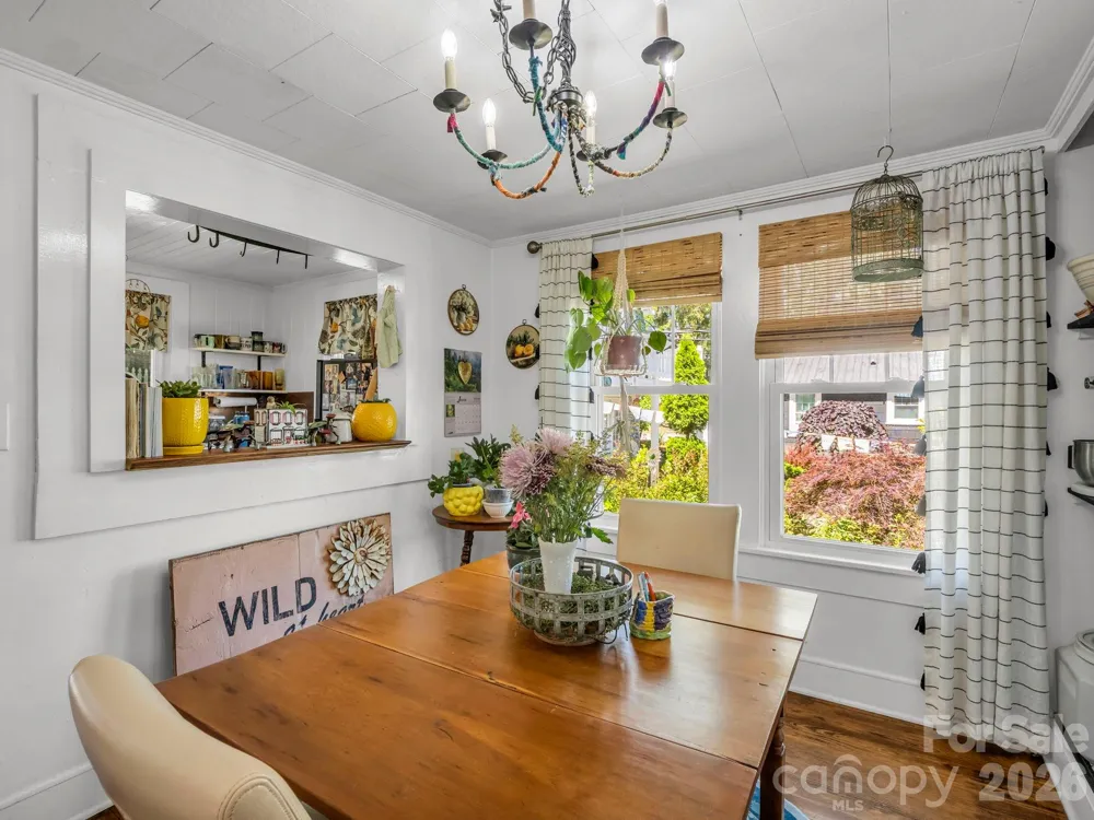 302 Davis Street Hendersonville, NC 28739