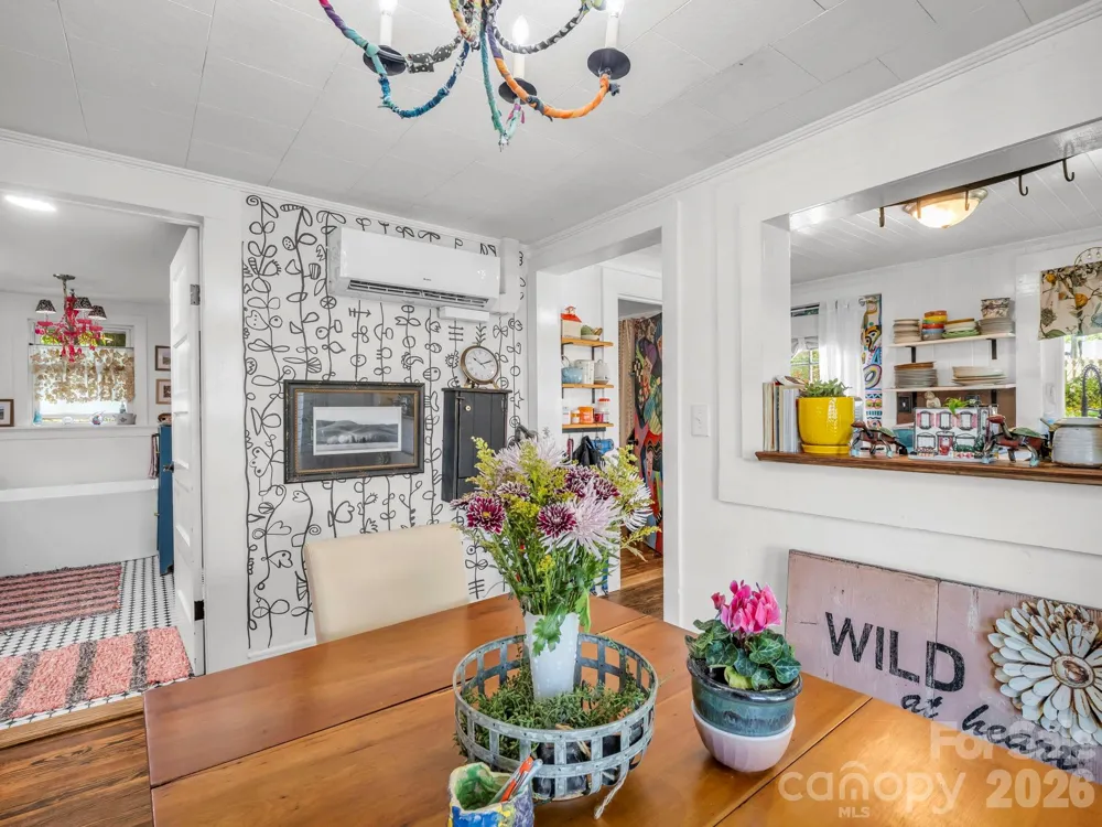 302 Davis Street Hendersonville, NC 28739