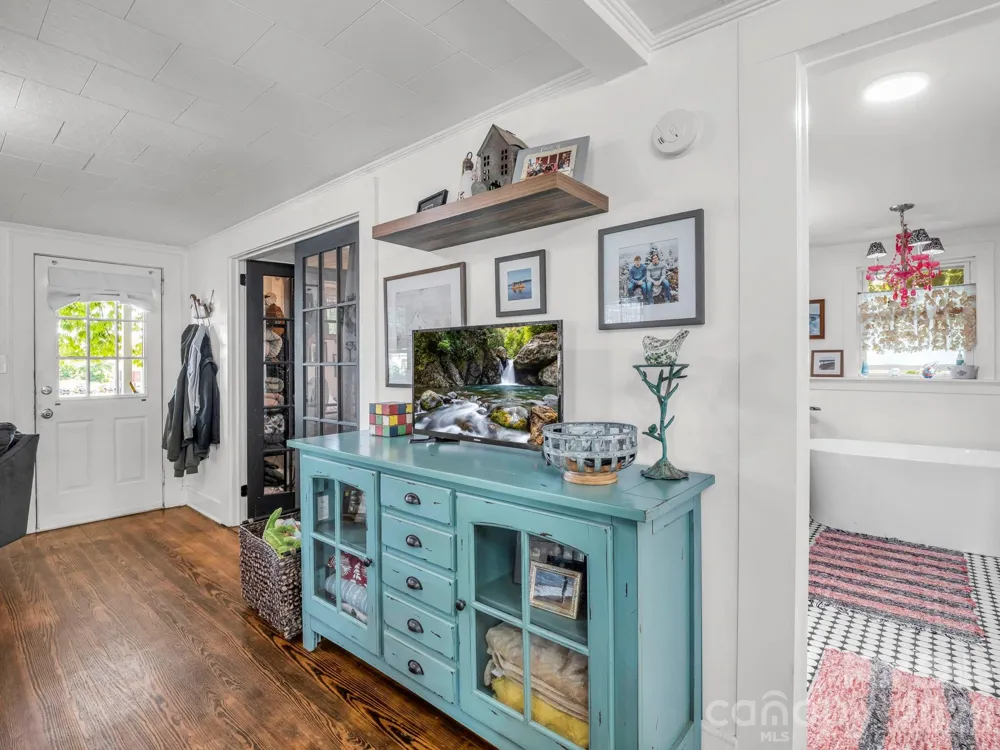 302 Davis Street Hendersonville, NC 28739