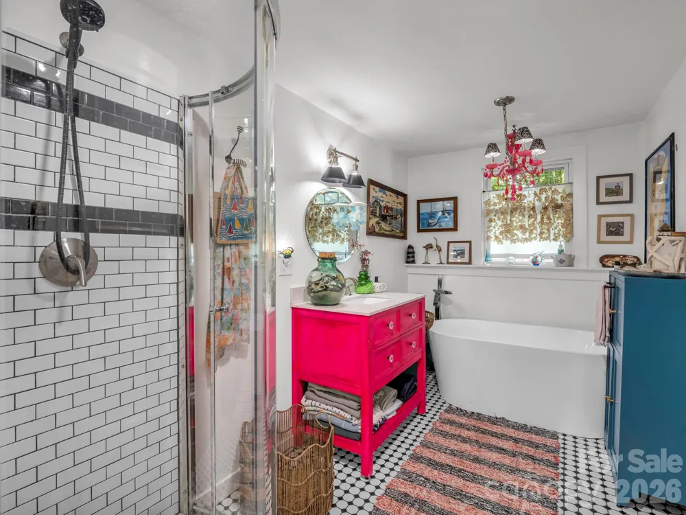 302 Davis Street Hendersonville, NC 28739