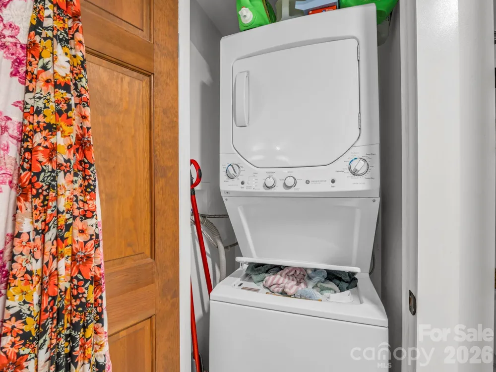 302 Davis Street Hendersonville, NC 28739