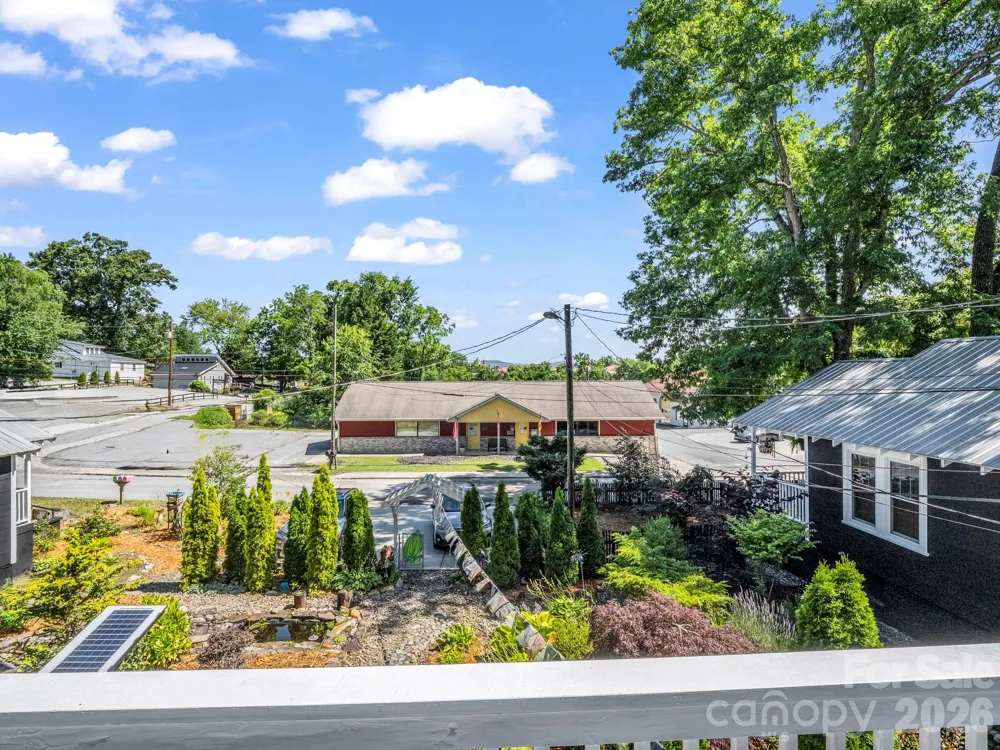 302 Davis Street Hendersonville, NC 28739
