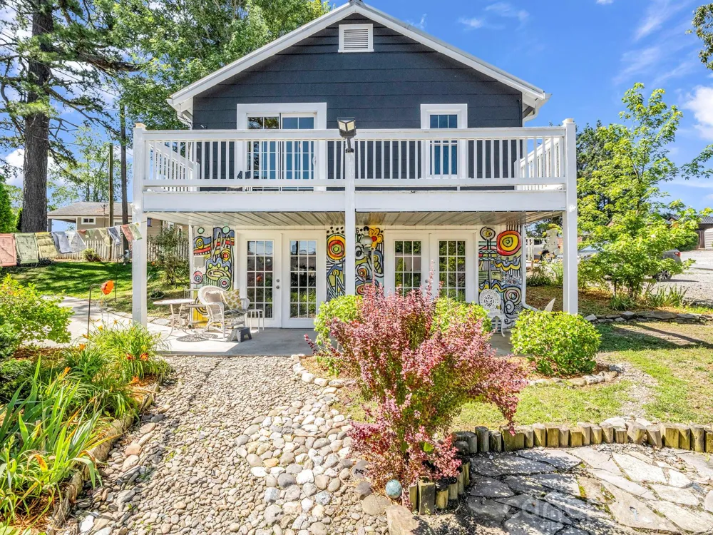 302 Davis Street Hendersonville, NC 28739