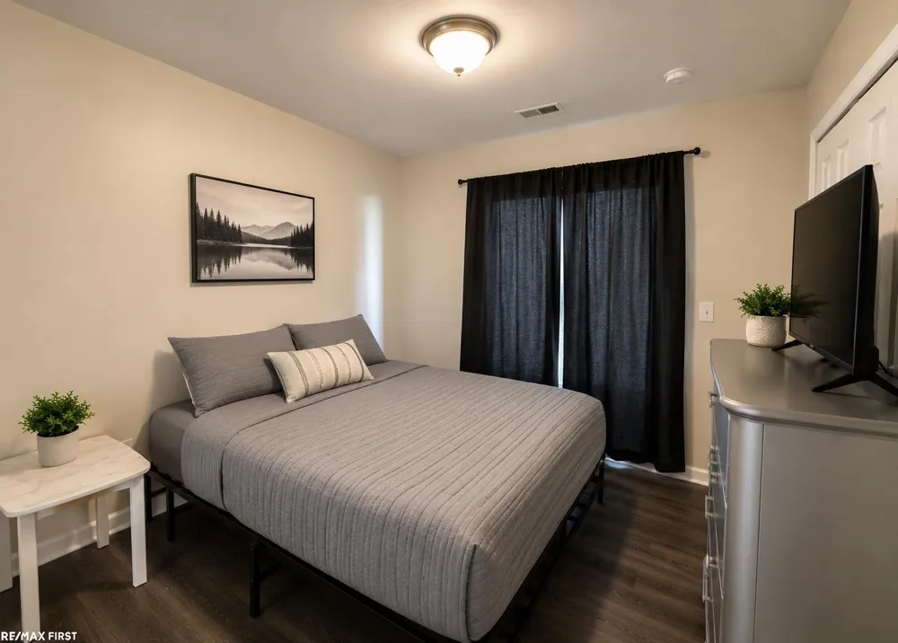 17438 Utica Oaks Lane Roseville City, MI 48066