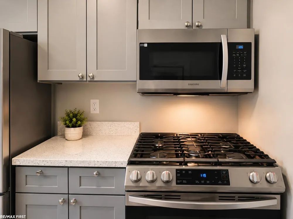 17438 Utica Oaks Lane Roseville City, MI 48066
