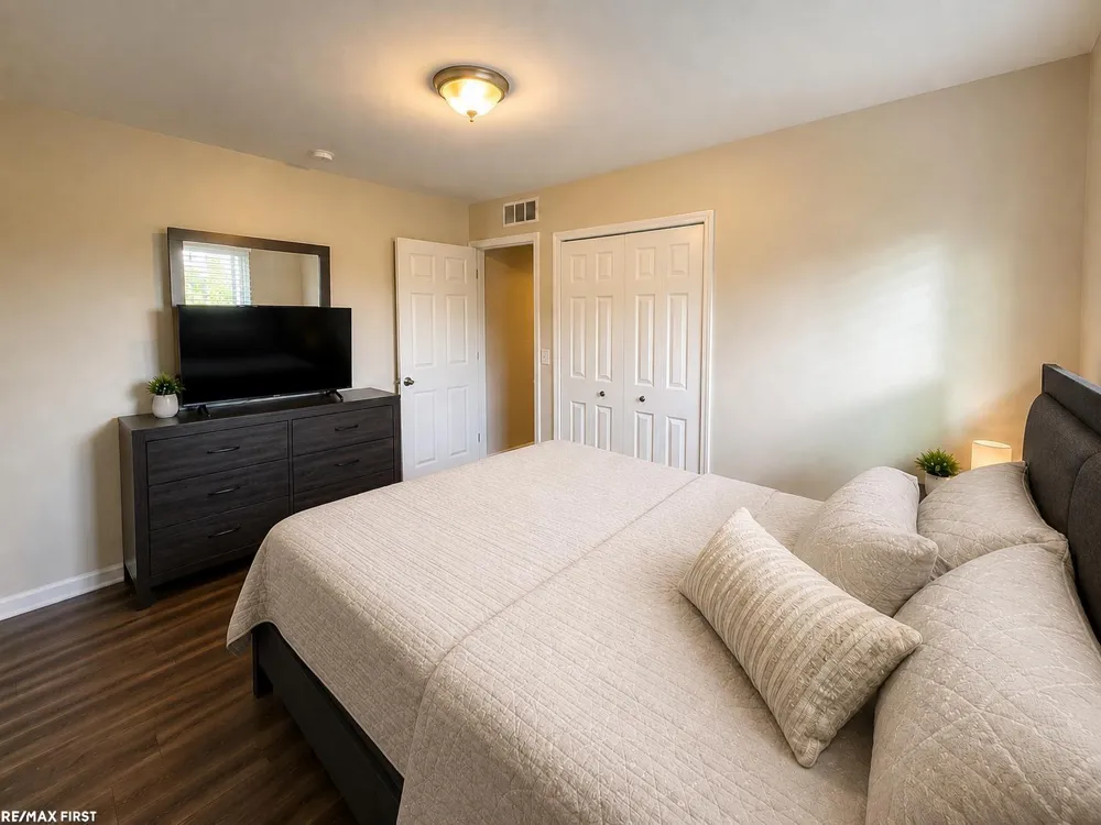 17438 Utica Oaks Lane Roseville City, MI 48066