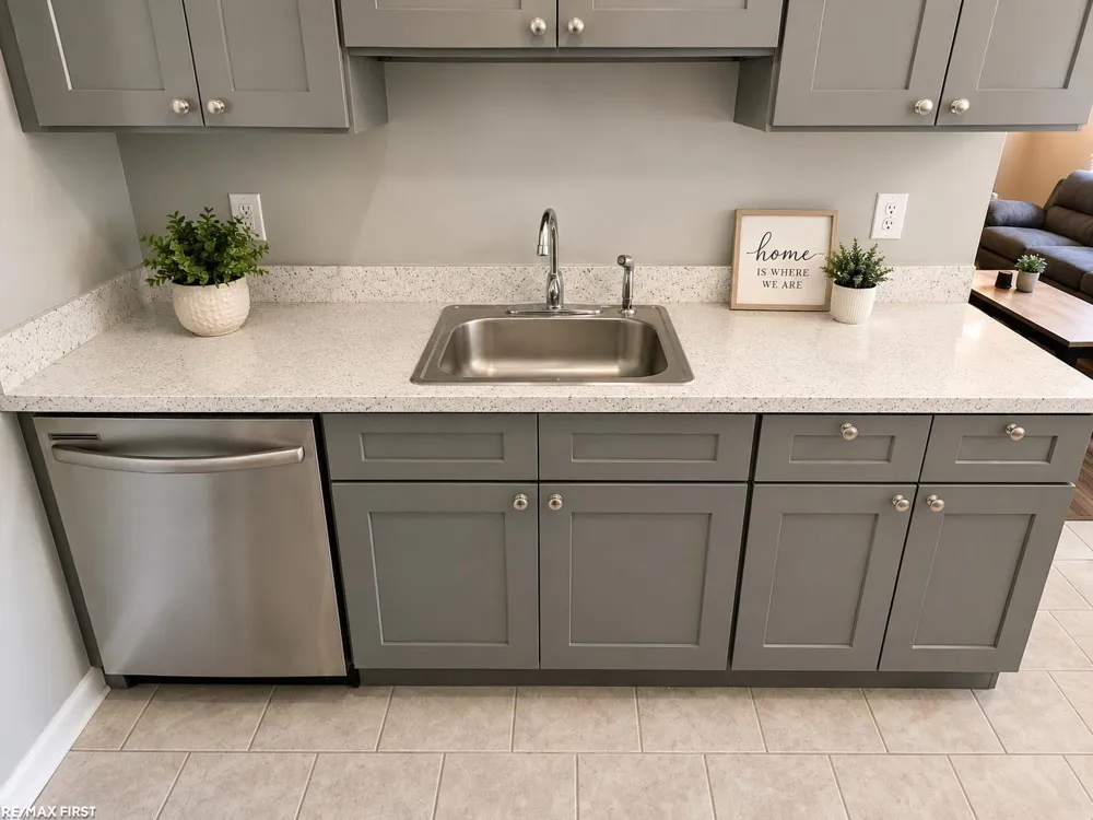 17438 Utica Oaks Lane Roseville City, MI 48066