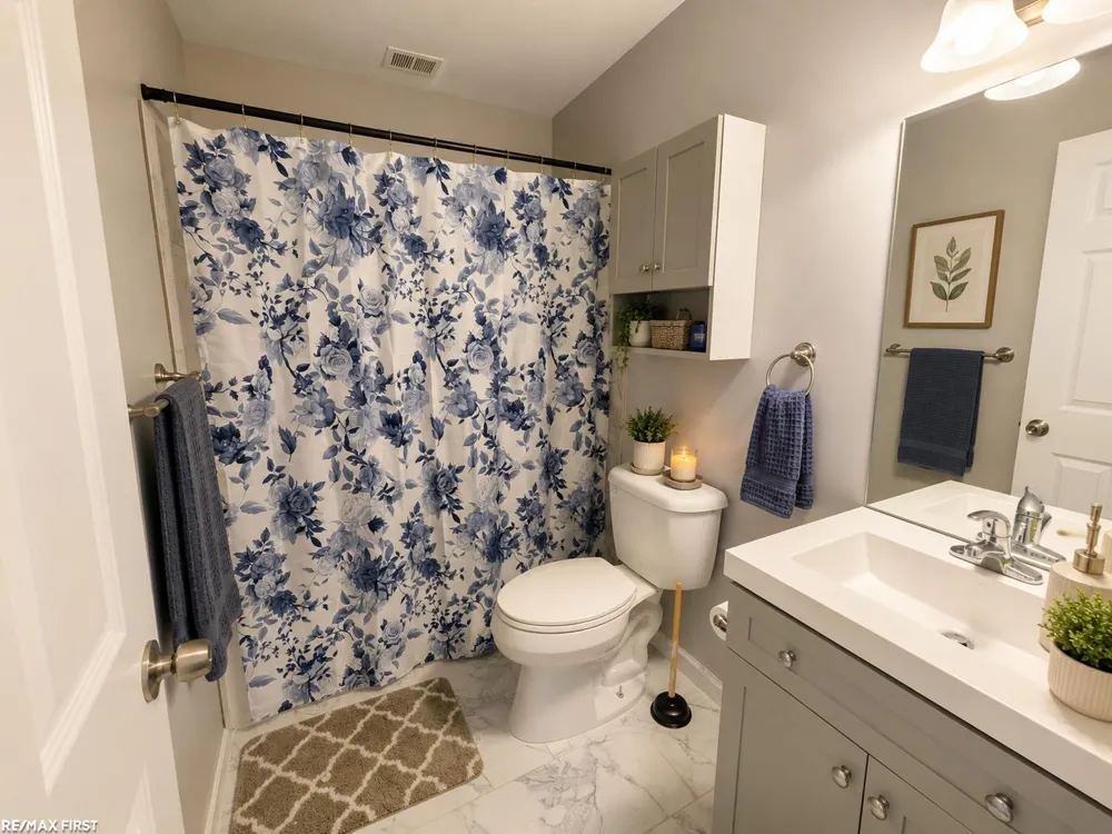 17438 Utica Oaks Lane Roseville City, MI 48066