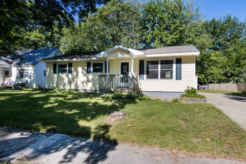1222 Arbutus Court
