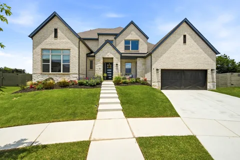 2033 Longspur Drive