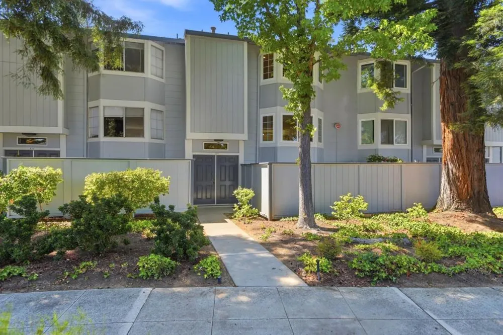 824 Bay Street Mountain View, CA 94041