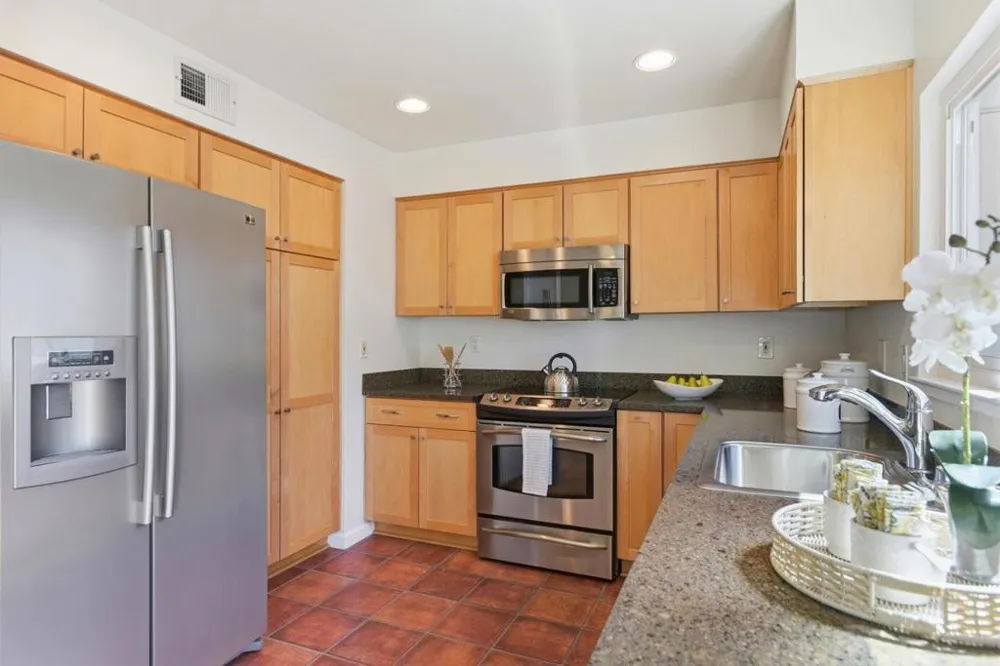 824 Bay Street Mountain View, CA 94041