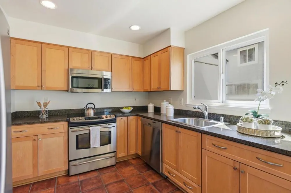 824 Bay Street Mountain View, CA 94041