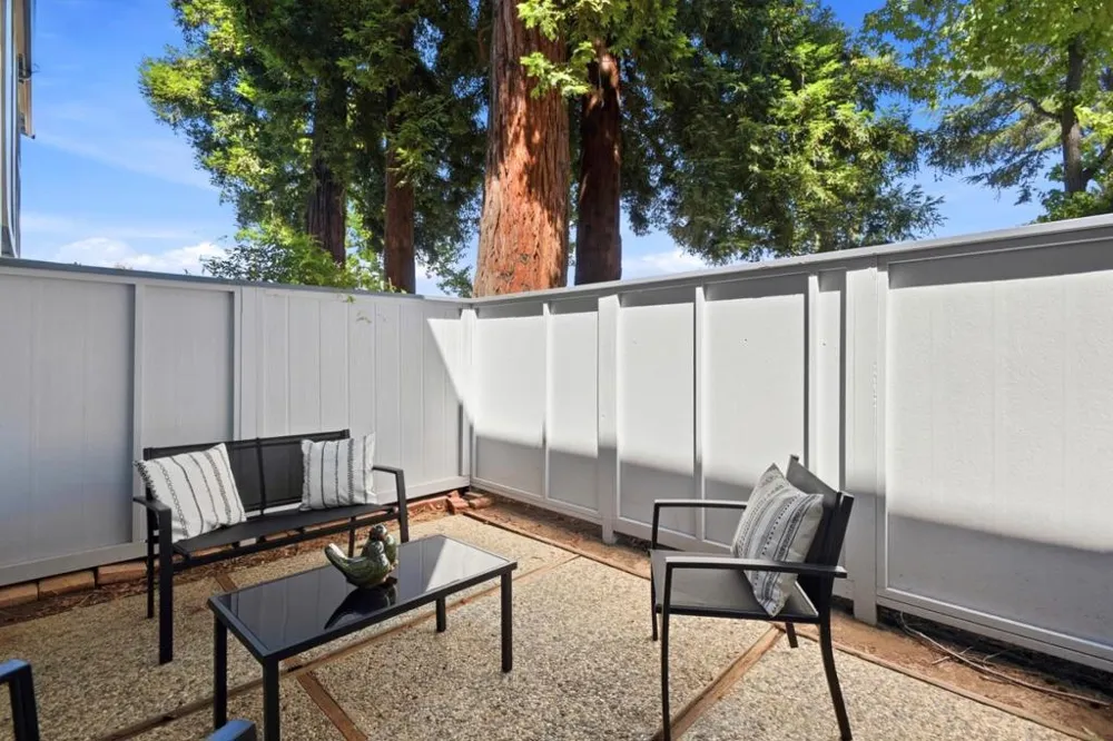 824 Bay Street Mountain View, CA 94041