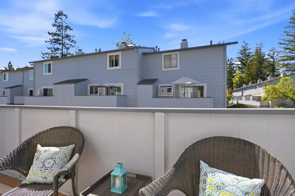 824 Bay Street Mountain View, CA 94041