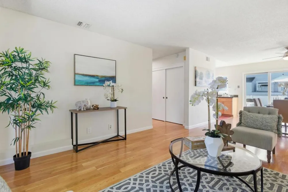 824 Bay Street Mountain View, CA 94041