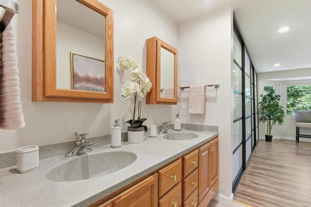 824 Bay Street Mountain View, CA 94041