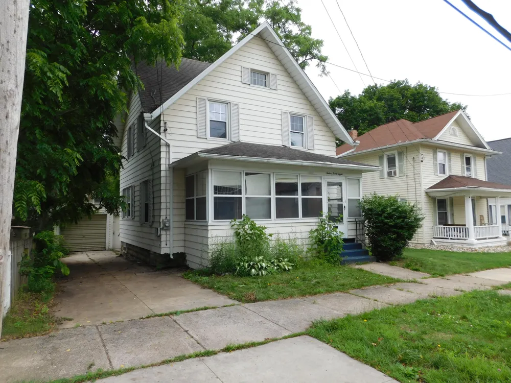 1238 3rd Street Jackson City, MI 49203