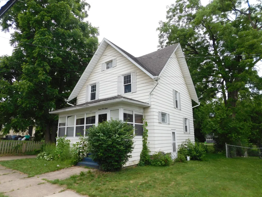 1238 3rd Street Jackson City, MI 49203
