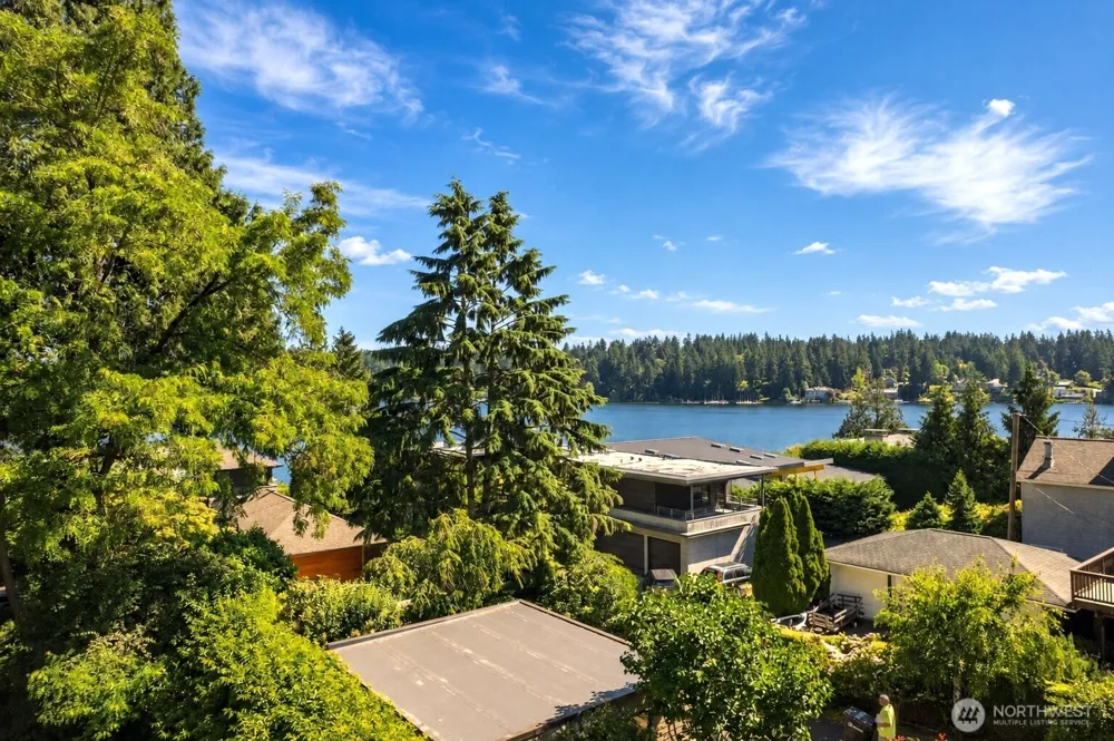 9412 SE 33rd Street Mercer Island, WA 98040