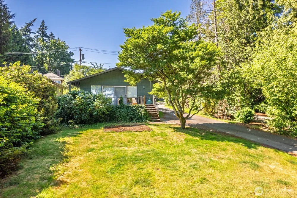 9412 SE 33rd Street Mercer Island, WA 98040
