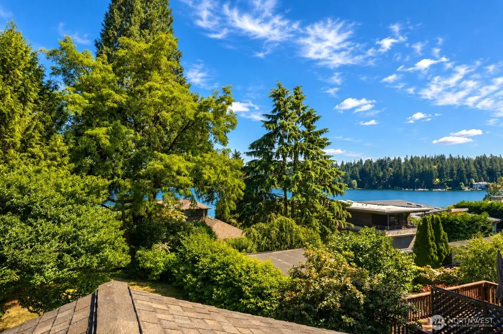 9412 SE 33rd Street Mercer Island, WA 98040