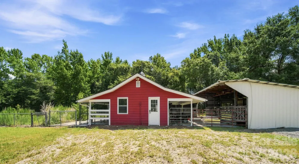 1004 Four Mile Loop Cheraw, SC 29520