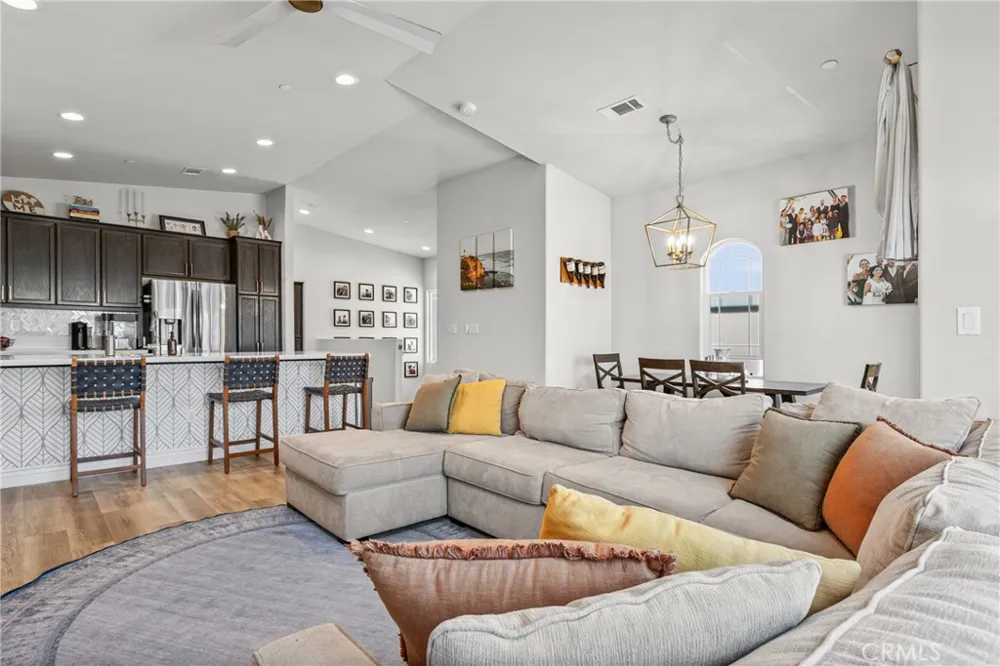 363 Calle De Pueblo Templeton, CA 93465