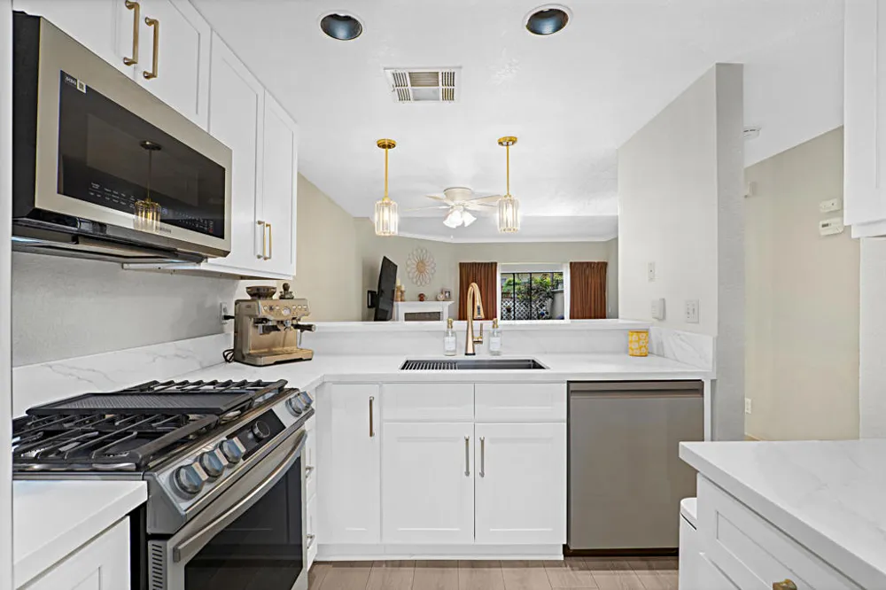 682 Sycamore Avenue Claremont, CA 91711