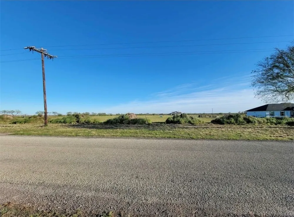 5578 County Road 101 Sandia, TX 78380