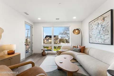 665 2nd Avenue #310