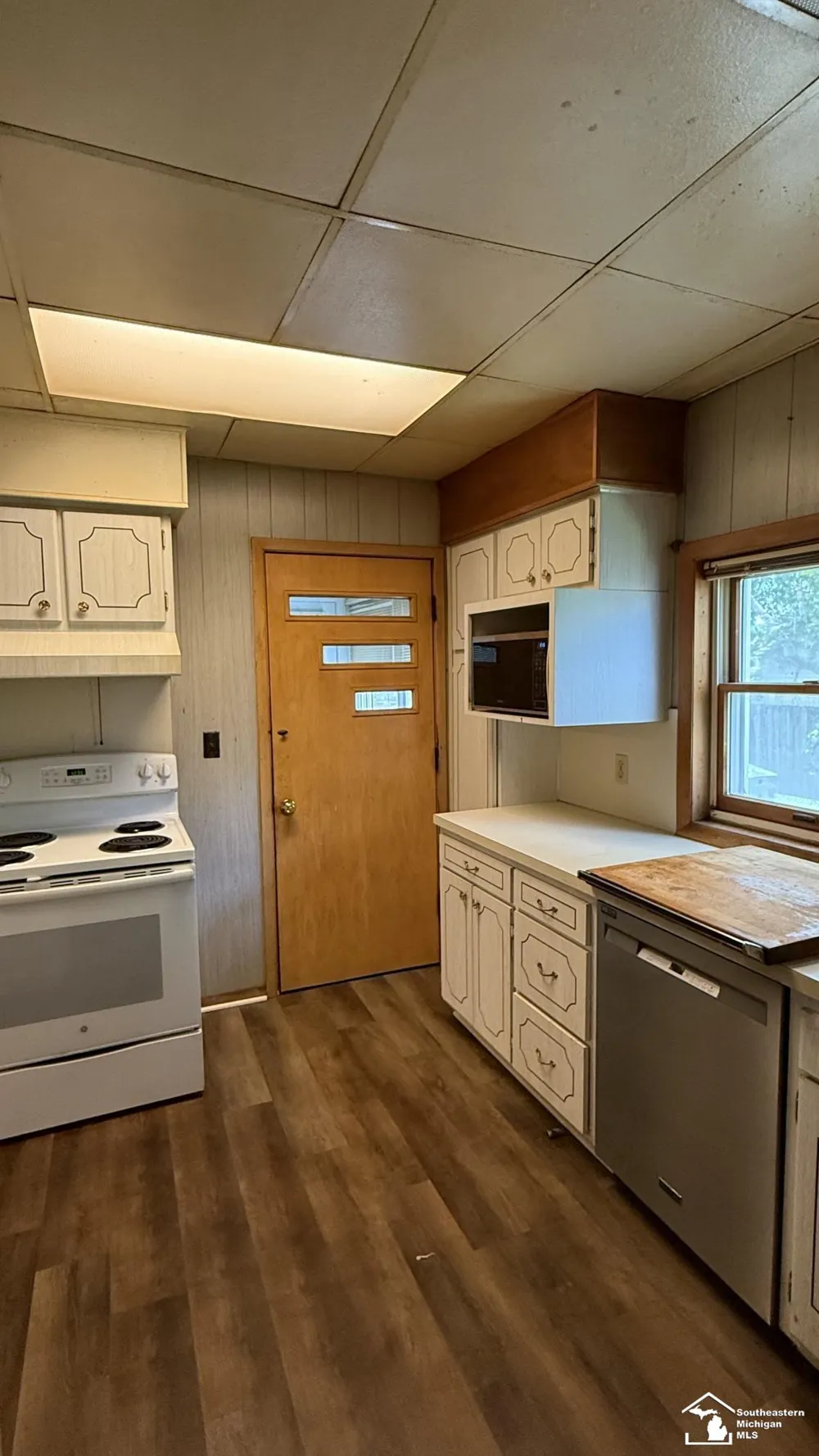 474 Riverview Avenue Monroe City, MI 48162
