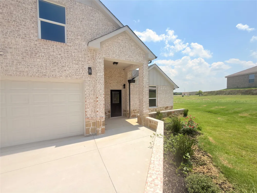 402 Bellaire Circle Mineral Wells, TX 76067