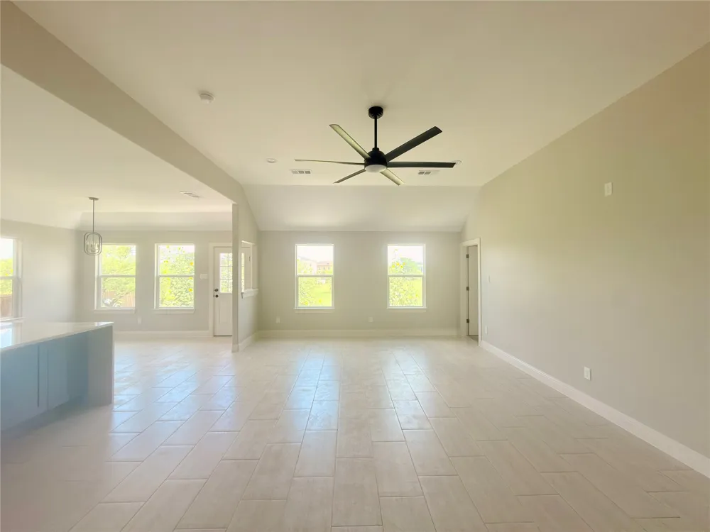 402 Bellaire Circle Mineral Wells, TX 76067