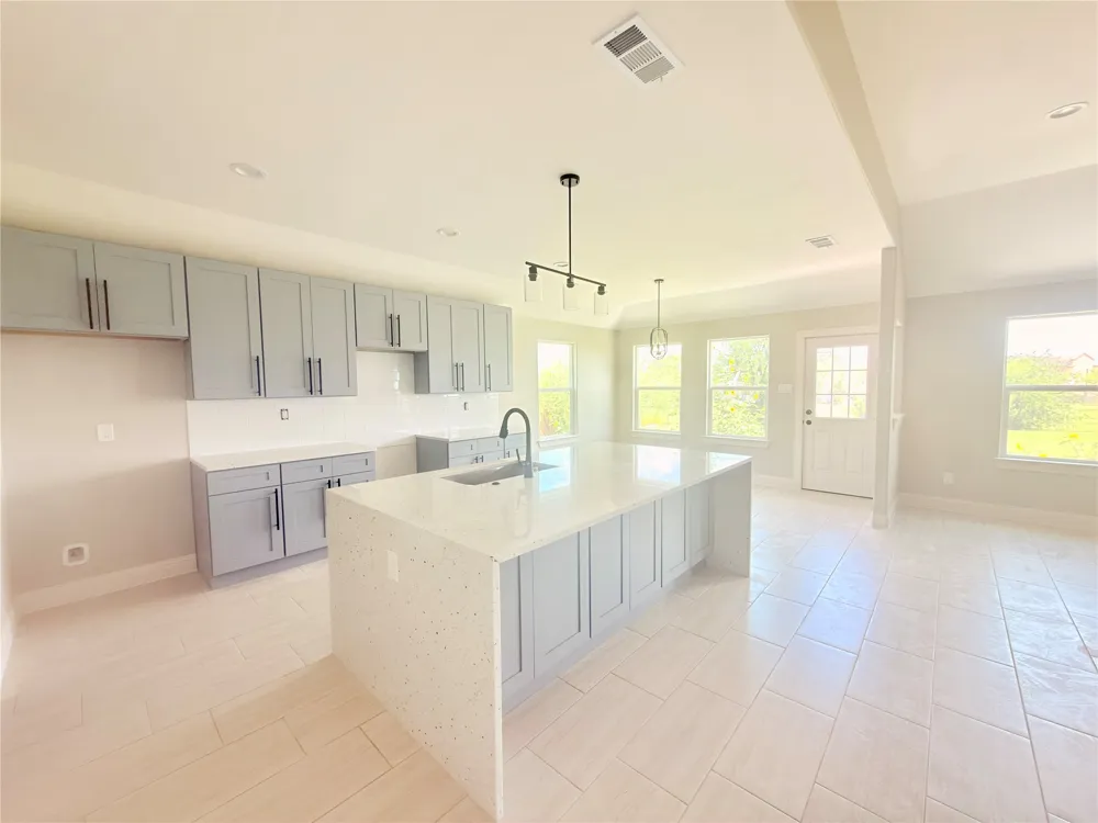 402 Bellaire Circle Mineral Wells, TX 76067