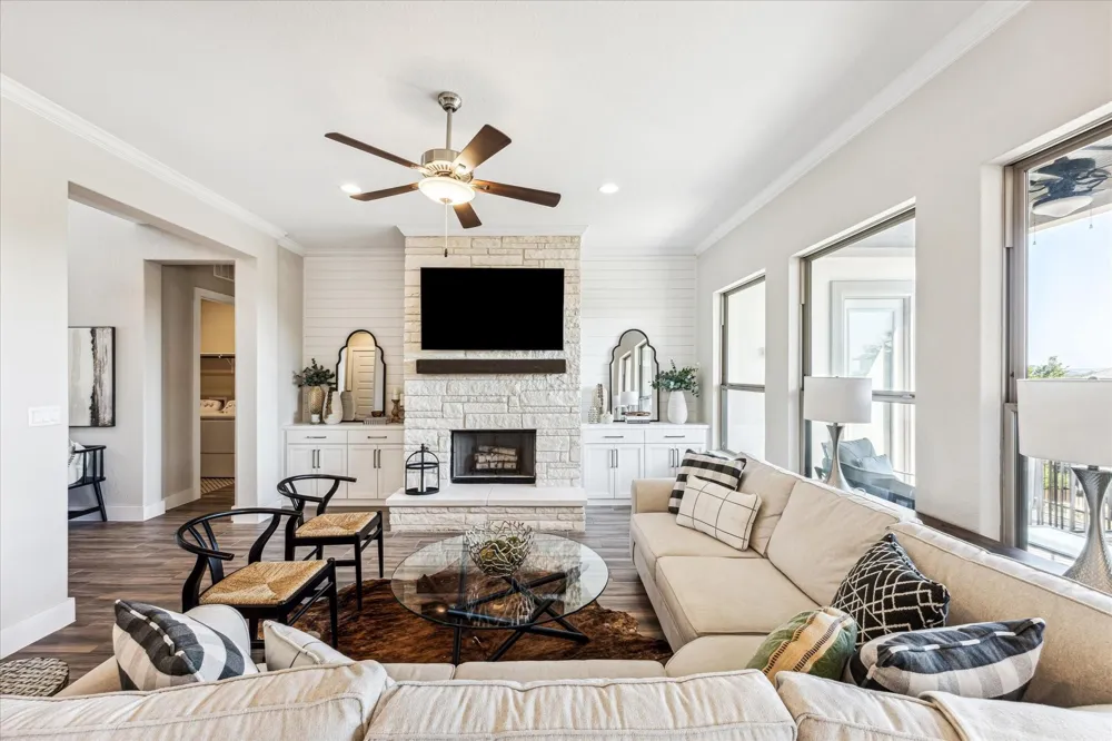 6821 Little Serenity Cove Jonestown, TX 78645