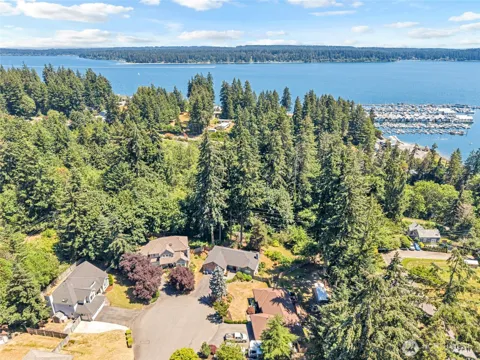 2052 NE Marina Vista Court