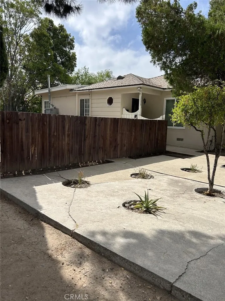 10834 Encino Granada Hills, CA 91344